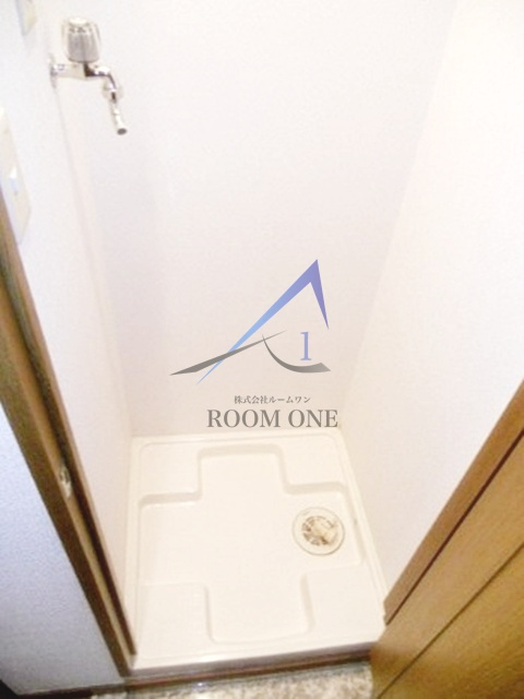 サンテミリオン旗の台の設備|洗濯機置き場です。