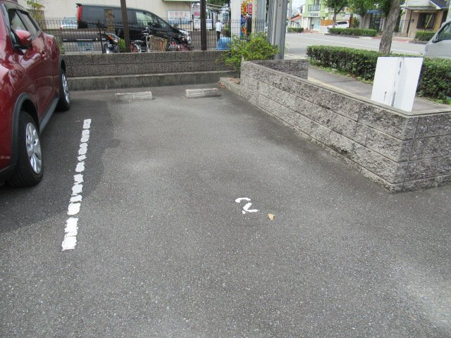 ラ・パルスの駐車場