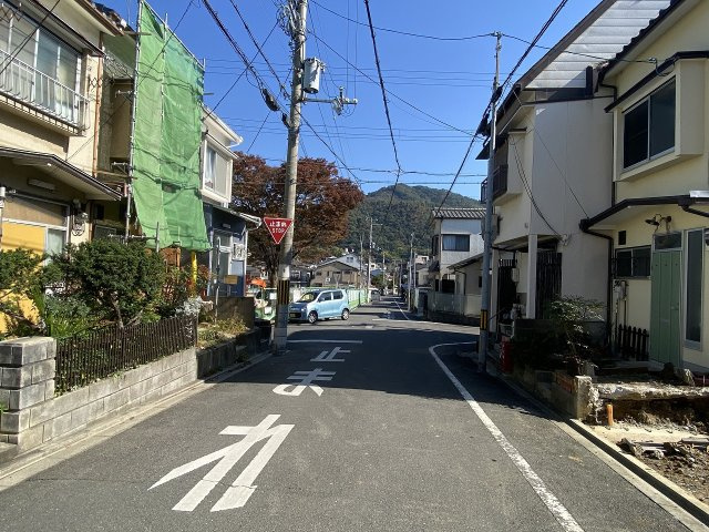 吉田神楽岡町 新築戸建の前面道路含む現地写真