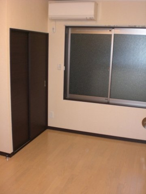 【居間・リビング】 | レオネクスト稲穂 | ゆったりとした居間です