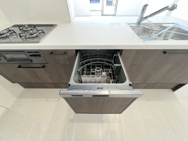 福生市熊川　新築戸建全3棟のキッチン|洗い物の時間を短縮！ビルトインの食洗機付いてます