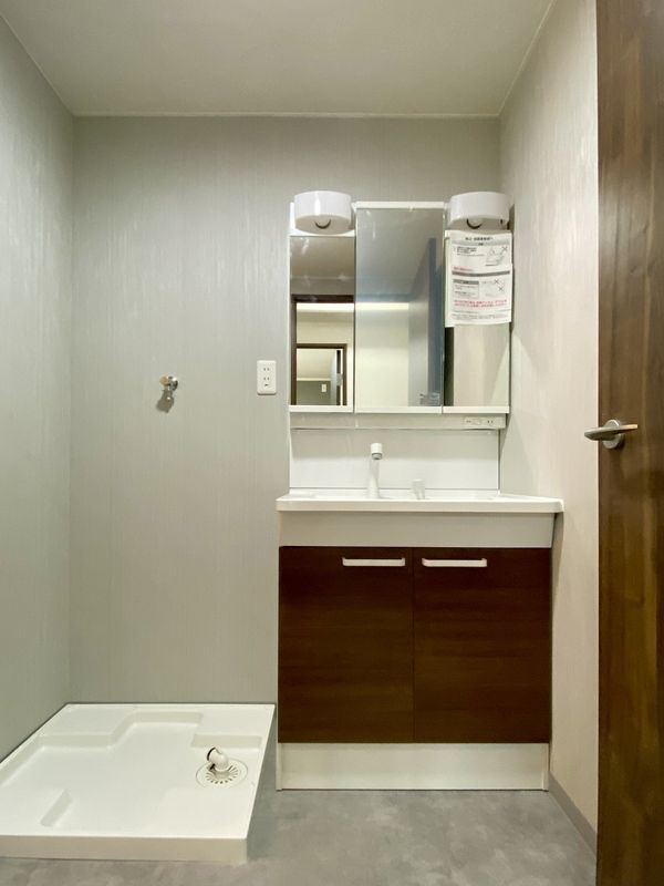 南港フローラルハイツ22号棟 22の独立洗面台