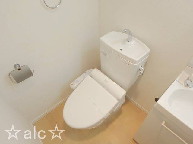 ＧＥＮＯＶＩＡ渋谷本町ｇｒｅｅｎ　ｖｅｉｌのトイレ|トイレ個室です、別部屋参照