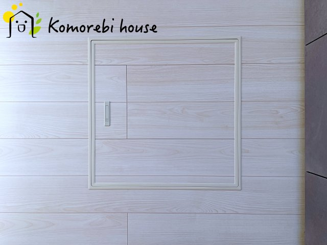 桶川市末広　7期　新築一戸建て　グラファーレ　02の内装|調味料やストック食材、非常用品までまとめてしまえる床下収納。キッチン周りがすっきり片付き、必要な時にさっと取り出せる“賢い収納スペース”として毎日の家事を支えます。