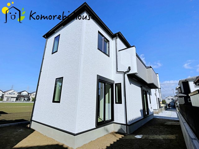 桶川市末広　7期　新築一戸建て　グラファーレ　02の外観|耐久性に優れたサイディング貼りの外観。雨風に強く、汚れにくい素材で美しさが長持ちします。日々のメンテナンス負担を軽減し、家族の暮らしをしっかり守る安心の新築住宅です。