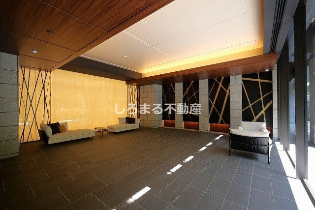 クレヴィアタワー御堂筋本町のロビー