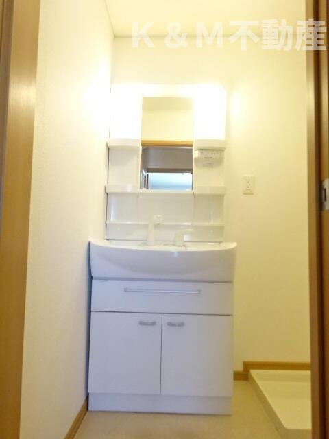 スプレン　ディード　Ｂの洗面所|明るい洗面所です