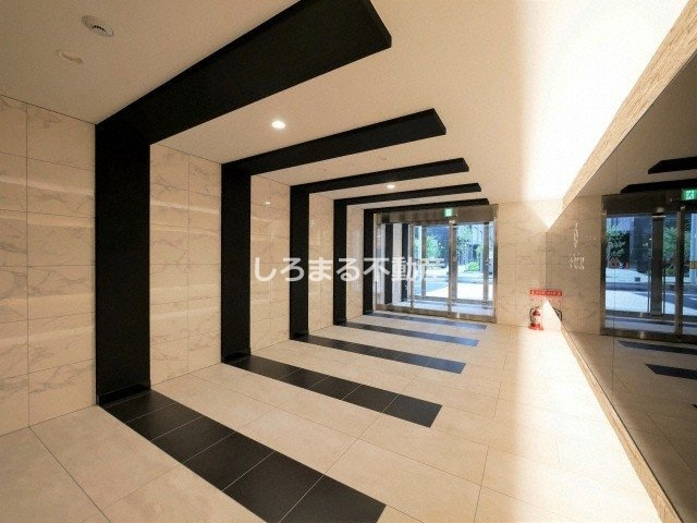 ラクラス堺筋本町のロビー