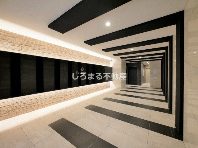 ラクラス堺筋本町のロビー