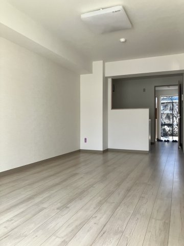 レジデンスノーブルの居間・リビング|こちらの居間で趣味の時間をお楽しみください