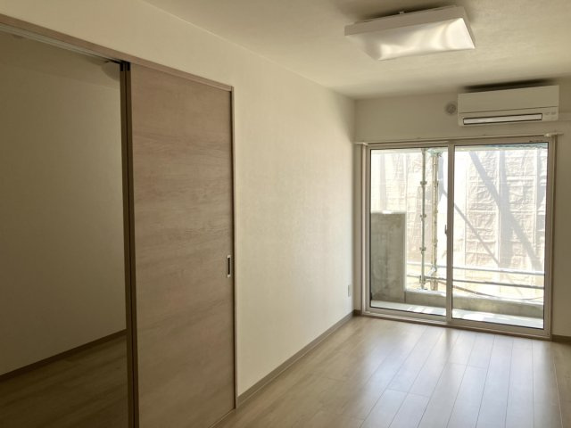 レジデンスノーブルの居間・リビング|こちらのリビングで趣味の時間をお楽しみください