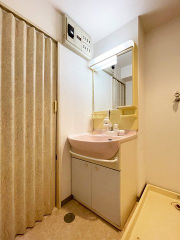 マイナミハイツⅡの洗面所|スペースが確保できる洗面所です