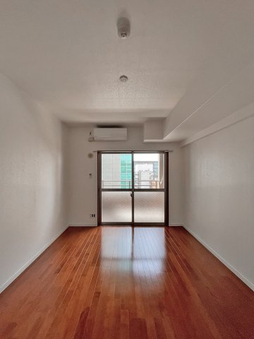 エンクレスト天神WINGの居間・リビング|こちらの居間で趣味の時間をお楽しみください