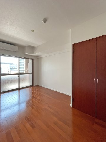 エンクレスト天神WINGの居間・リビング|こちらの居間で趣味の時間をお楽しみください