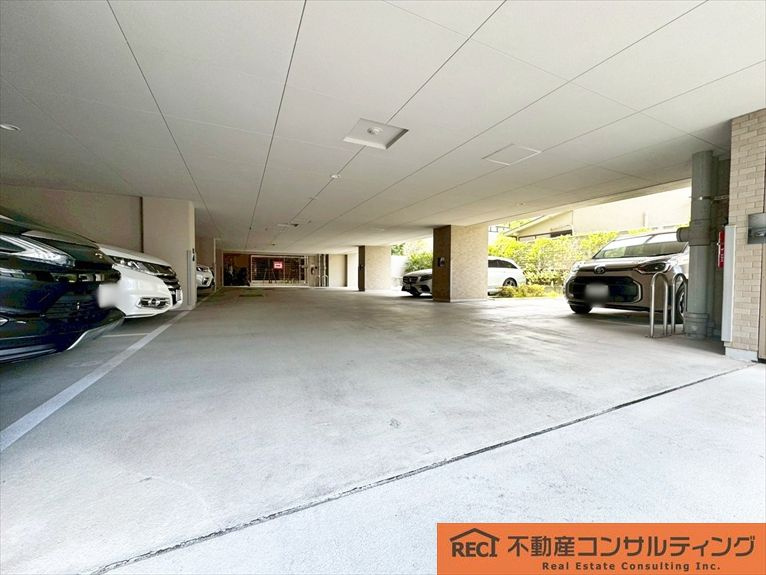 ワコーレ夙川公園ザ・テラスの駐車場