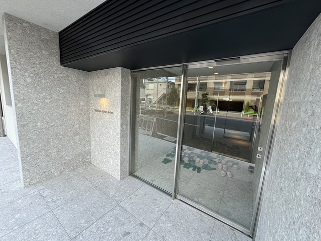 シーズンフラッツ中十条のエントランス