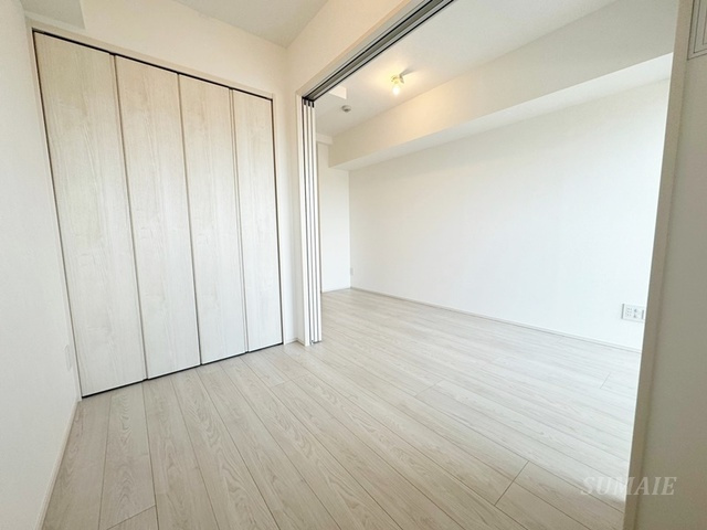 シーズンフラッツ中十条の居間・リビング|明るい居室です☆