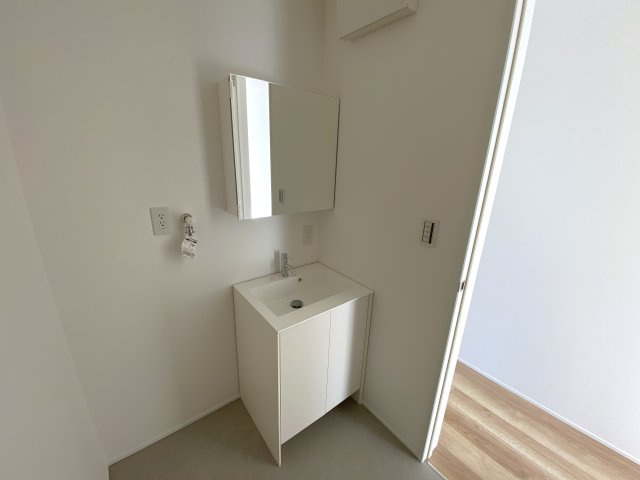 THE　SURF　APARTMENTの独立洗面台