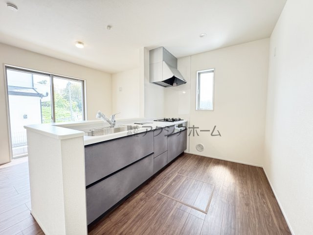 所沢市北野南1丁目・全4棟　新築一戸建　1号棟のキッチン|オープンエアなカウンタータイプの対面キッチン