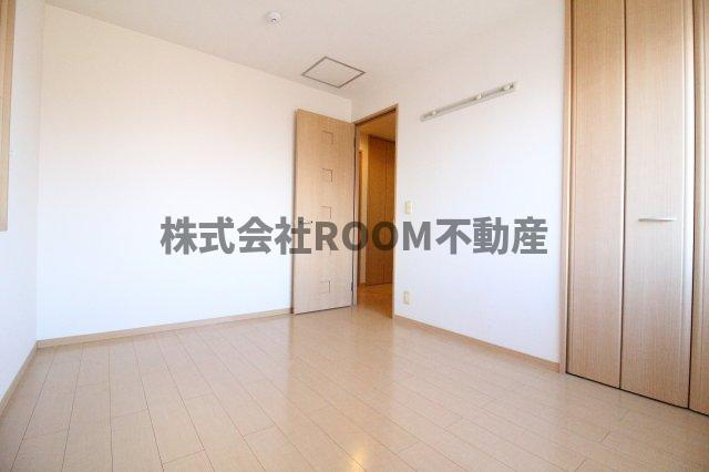 常楽舎ハイツの居間・リビング|こちらのリビングで趣味の時間をお楽しみください