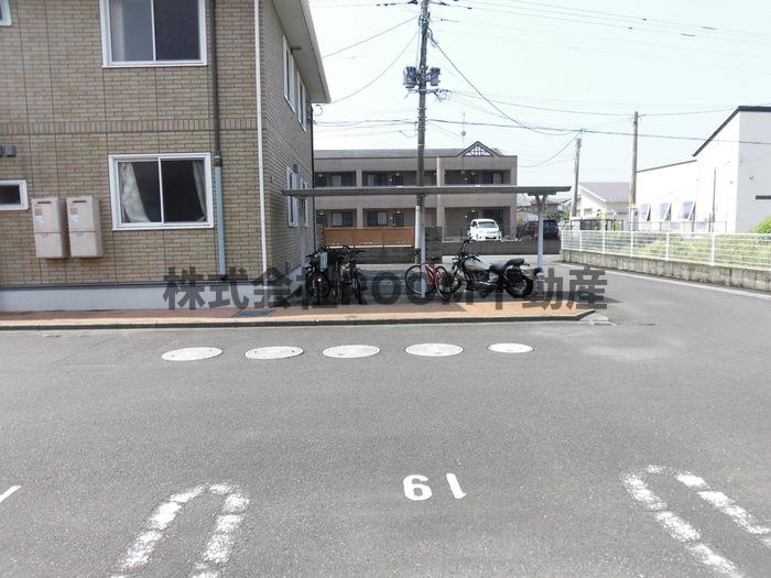 常楽舎ハイツの駐車場|駐車場があります