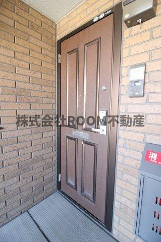 常楽舎ハイツの玄関|明るい玄関です