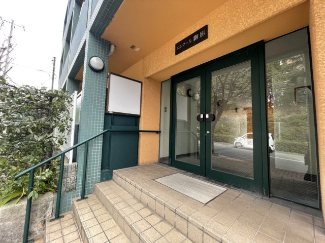 エルマール御影のエントランス