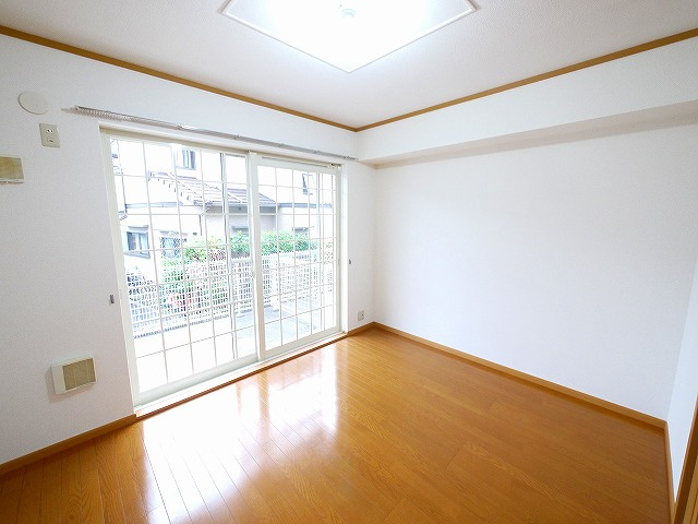 ヴェルドミールⅢの洋室|広々とした洋室です