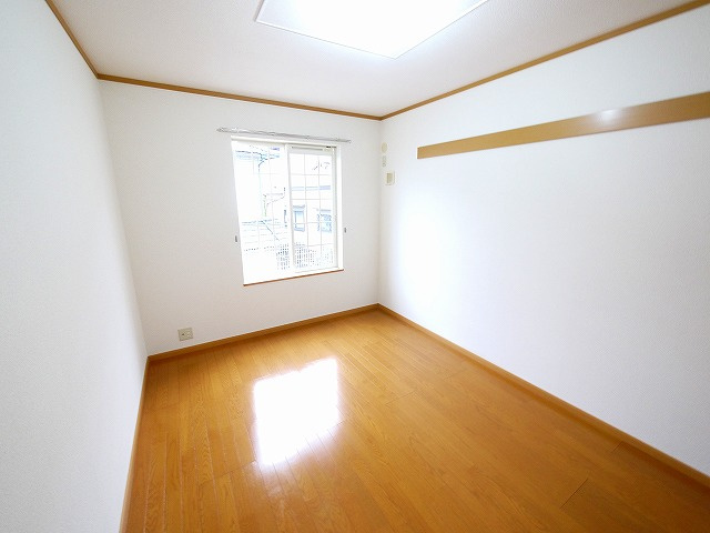 ヴェルドミールⅢの洋室|落ち着いた色調の洋室です