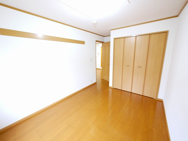 ヴェルドミールⅢの洋室|明るい洋室です