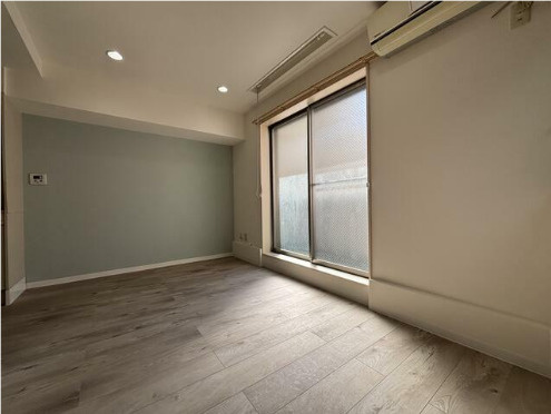 グランツブルク駒場　角部屋　ネット0　防犯設備充実　２×４工法の居間・リビング