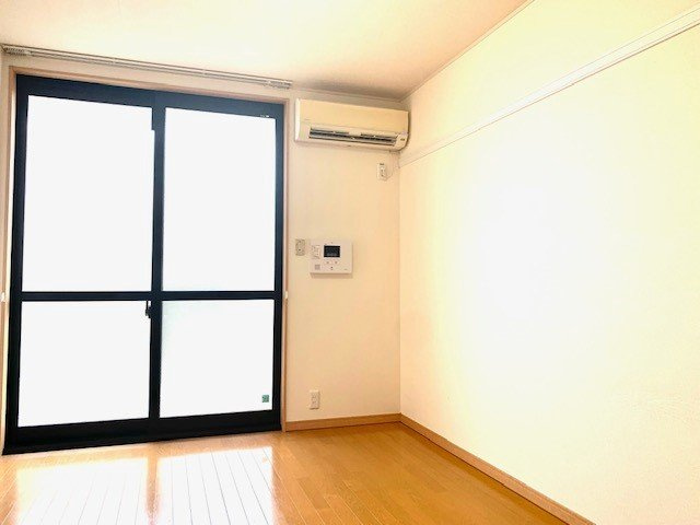 レオパレスボヌール久喜の居間・リビング