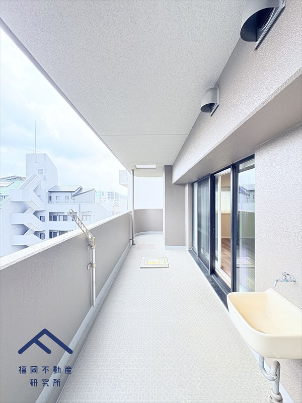 エンゼルハイム鳥飼中央のバルコニー