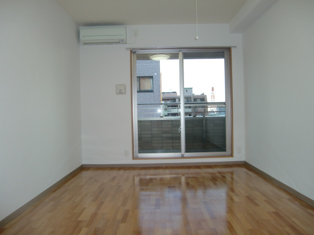 カーサ六甲友田町の居間・リビング