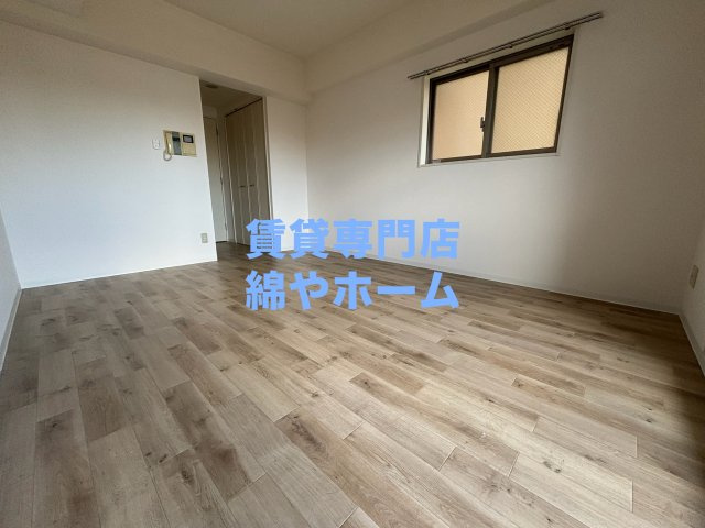 ディナスティ長居公園南の洋室|落ち着いた色調の洋室です
