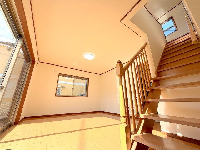 青梅市野上町1丁目　中古戸建の居間・リビング