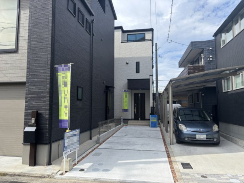 広島市南観音町の駐車場|カースペースには2台駐車可能です。