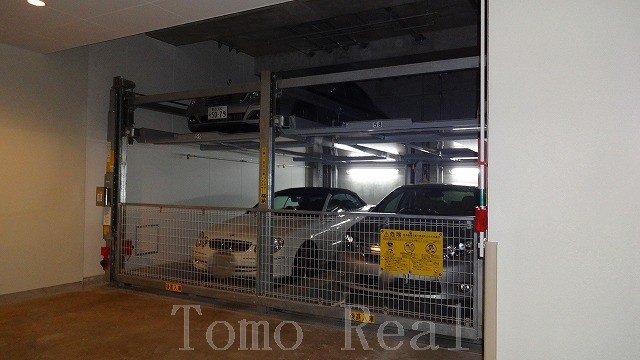 ミッドガーデン赤坂の駐車場