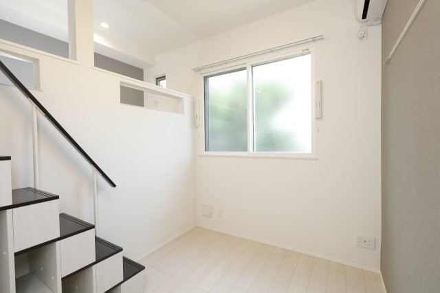 グランシャリオ金町の洋室