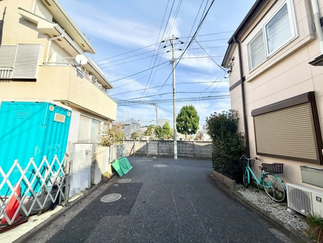 杉並区上高井戸1丁目　新築戸建　残1棟の前面道路含む現地写真|2025.11.07撮影

現地ご見学希望・資料請求などお気軽にお問い合わせ下さい！
03-5990-5201