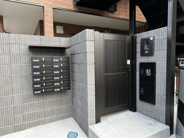 グラシア長津田のエントランス|オートロック＆ＴＶモニターホンでセキュリティーもバッチリ★