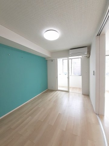 ナリワリ　ハッタの内装