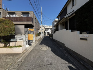 【前面道路含む現地写真】