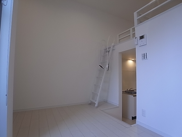 神戸市兵庫区東山町４丁目のアパートの居間・リビング|リビング室内