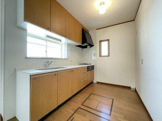 【キッチン】 | 堺市北区長曽根町中古戸建 | システムキッチンです。床下収納もあります！