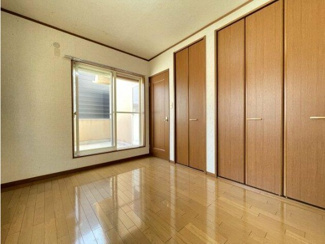 【洋室】 | 堺市北区長曽根町中古戸建 | 全居室に収納があります。