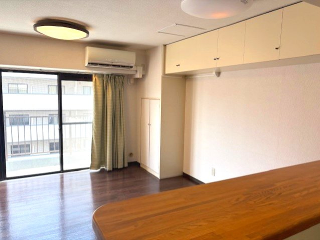 グラン・ピア京町堀の居間・リビング|こちらの居間で趣味の時間をお楽しみください