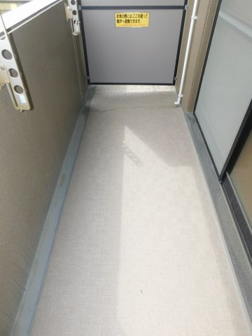 【バルコニー】 | Amenity大井手 | ※同建築会社施工別物件参考写真（反転タイプ）