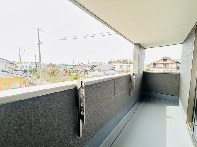 新築　桐生市相生町二丁目24-1期　LIGNAGE　1号棟　のバルコニー|　インナーバルコニーで少しの雨なら濡れずにすみます。天気が怪しいけど…という悩みも解消ですね									

