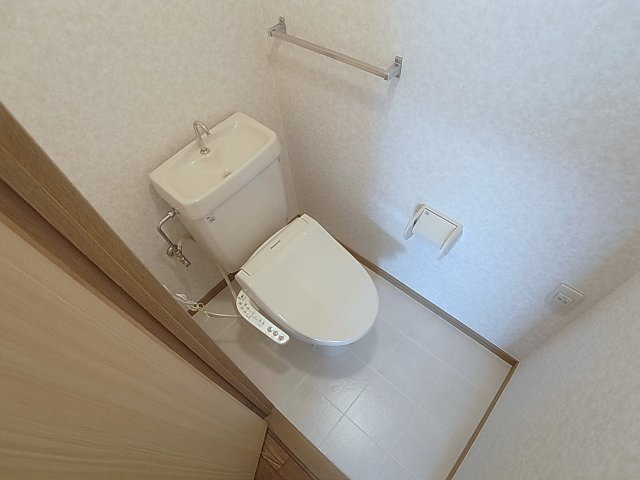 ベージュ野田のトイレ|温水洗浄便座付きのトイレ